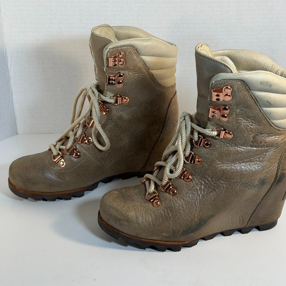 Women's size 7 Sorel Boots - Picture 6 of 16